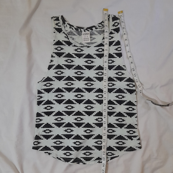 ● Victoria's Secret | VS PINK Aztec Tribal Print Teal Tank Top - Picture 3 of 10